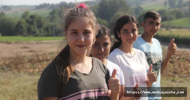 Ceyhan'da tarlada çalışıp çobanlık yapan öğrenciler fen lisesini kazandılar