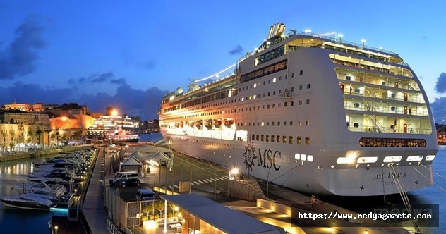 Dev cruise gemileri rotayı Türkiye'ye çevirdi