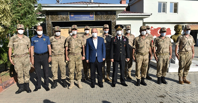 Kahramanmaraş Valisi Coşkun, güvenlik güçleriyle bayramlaştı