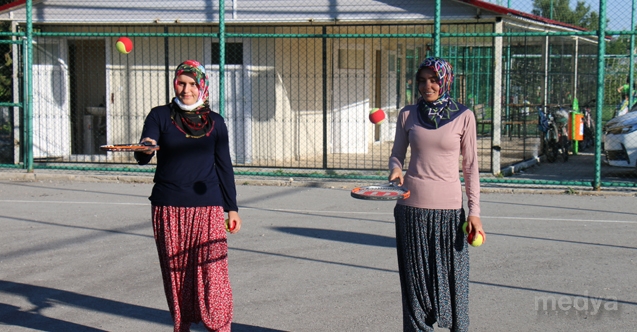 Mersin De Yoruk Cocuklari Icin 1300 Rakimdaki Yaylaya Tenis Kortu Medya Gazete