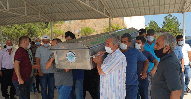 Osmaniye'de çöken istinat duvarının altında ölü bulunan çocuk toprağa verildi
