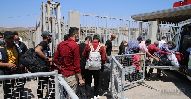 Suriyelilerin ülkelerindeki güvenli bölgelere dönüşleri sürüyor
