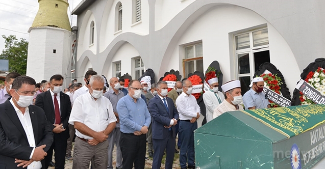 Zonguldak Valisi Tutulmaz&#039;ın babasının cenazesi Antalya&#039;da toprağa verildi