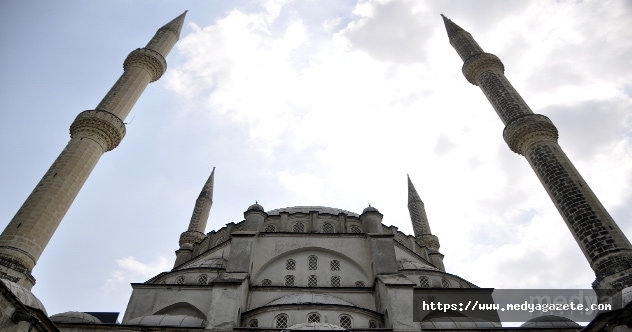 Adana'da orman yangınlarına karşı camilerde yağmur duası edildi