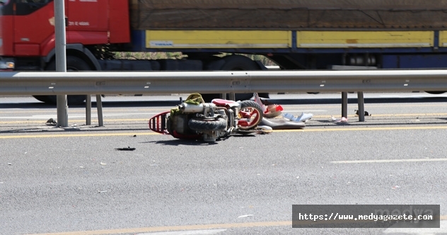 Adana&#039;da tırın çarptığı motosikletin sürücüsü hayatını kaybetti