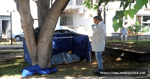 Antalya&#039;da bir kişi parkta ölü bulundu