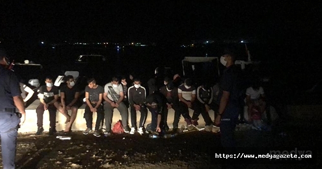 Antalya&#039;da iki teknede 30 yabancı uyruklu yakalandı