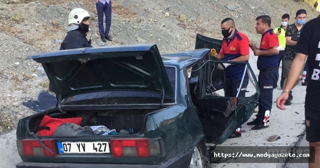 Isparta'da iki otomobil çarpıştı: 1 ölü, 3 yaralı