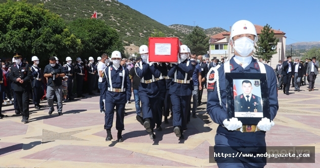 Kalp krizi sonucu şehit olan Uzman Çavuş Çatal, son yolculuğuna uğurlandı