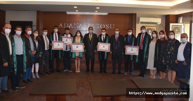 Adana Barosu’nda 16 yeni avukat törenle ruhsat aldı