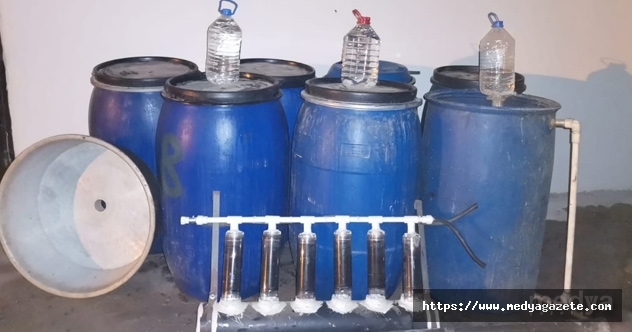 Adana'da 1500 litre sahte içki ele geçirildi