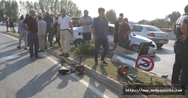 Adana'da otomobil çim biçen işçilere çarptı: 1 ölü, 1 yaralı