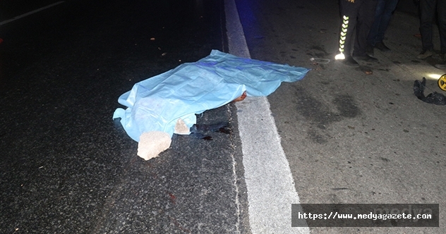 Adana&#039;da otoyolda bir aracın çarptığı yaya yaşamını yitirdi