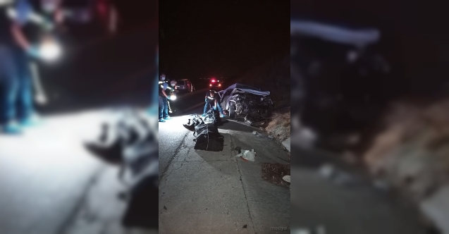 Adana'da iki otomobil çarpıştı: 4 ölü, 4 yaralı