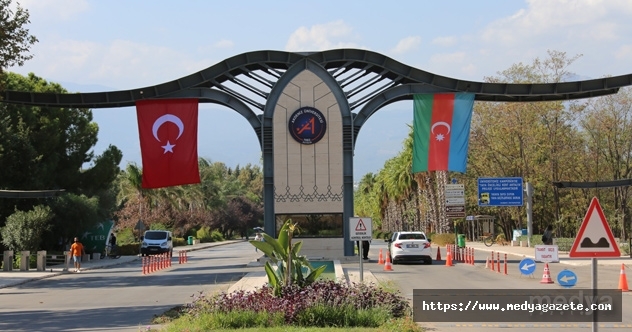 Akdeniz Üniversitesinden Azerbaycan&#039;a &quot;bayraklı&quot; destek