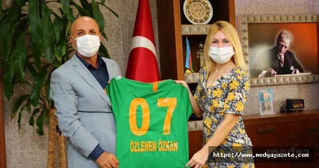Alanyaspor Başkanı Çavuşoğlu&#039;ndan Rektör Özkan&#039;a ziyaret
