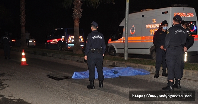 Antalya&#039;da devrilen motosikletin sürücü hayatını kaybetti