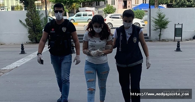 Antalya&#039;da iç çamaşırında uyuşturucu ve hassas terazi bulunan şüpheli tutuklandı