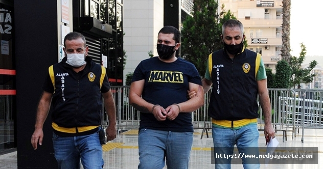 Antalya&#039;da sahte altın satarken yakalanan zanlı tutuklandı