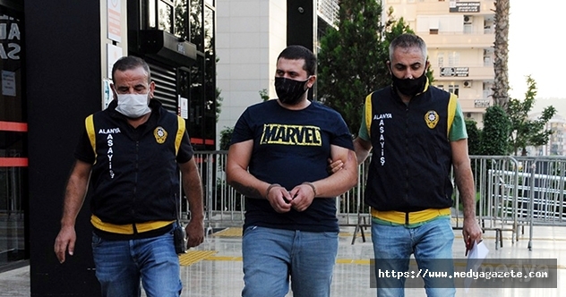 Antalya'da sahte altın satarken yakalanan zanlı tutuklandı