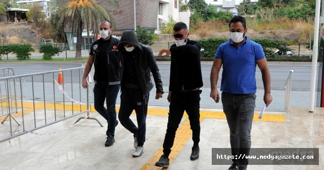 Antalya&#039;da uyuşturucu ticareti iddiasıyla 2 şüpheli tutuklandı