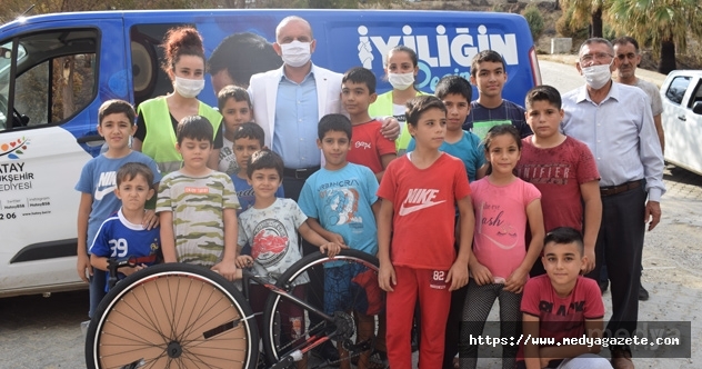Başkan Savaş Çocukları Sevindirdi