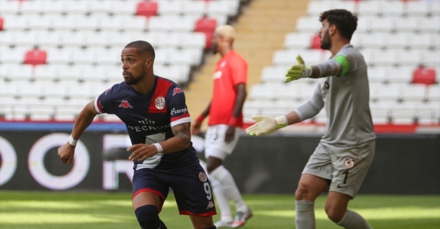 Yeni Malatyaspor: 1 - Fraport TAV Antalyaspor: 0 (İlk yarı)