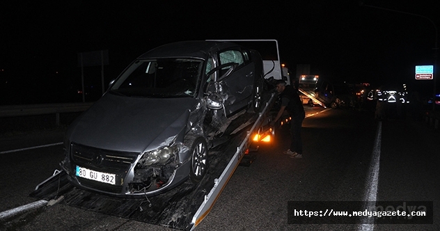Hafif ticari araç ile otomobil çarpıştı: 1 ölü, 3 yaralı