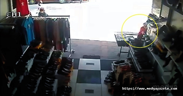 İşyerinden ayakkabı hırsızlığı güvenlik kameralarına yansıdı