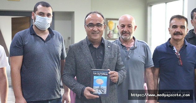 Prof.Dr. Şenol Kantarcı, yeni kitabını tanıttı