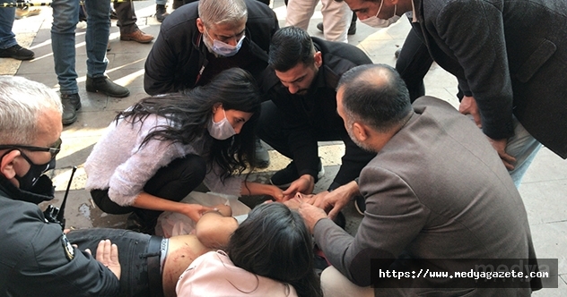 Adana&#039;da kavgada bıçaklanan 2 kardeş ağır yaralandı