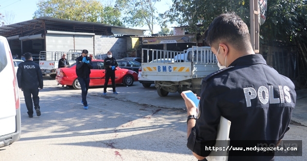 Adana'da silahlı saldırıya uğrayan kişi yaralandı