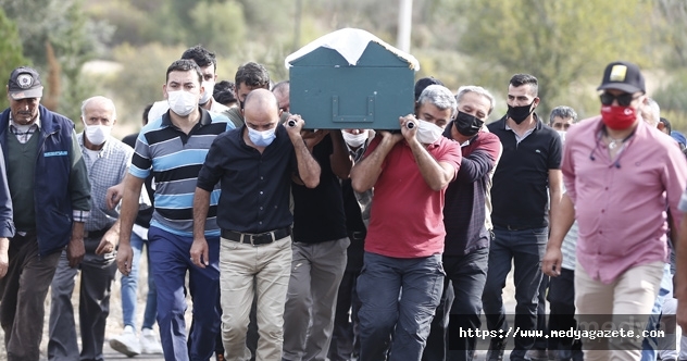 Ankara Da Bir Otelin 5 Inci Katindan Duserek Olen Genc Kizin Cenazesi Antalya Da Topraga Verildi Medya Gazete
