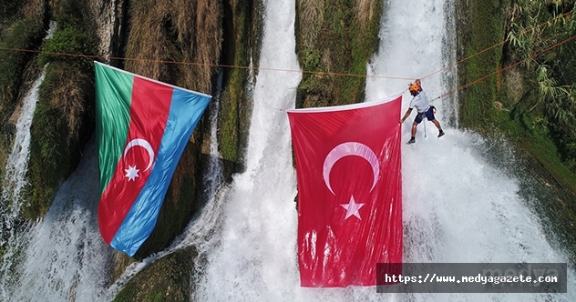 Antalya Da Dagcilar Selaleye Turkiye Ve Azerbaycan Bayraklari Asti Medya Gazete