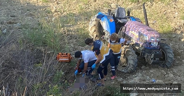 Antalya Da Devrilen Traktorun Altinda Kalan Surucu Oldu Medya Gazete