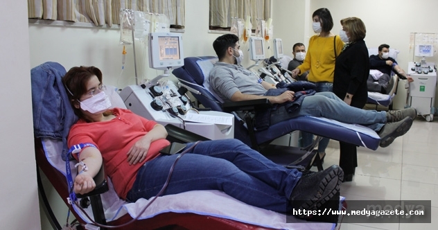 Gaziantep&#039;te doktorlardan immün plazma bağışı