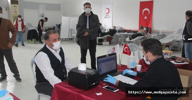 Gulnar Belediye Baskani Unuvar Turk Kizilaya Kan Bagisinda Bulundu Medya Gazete