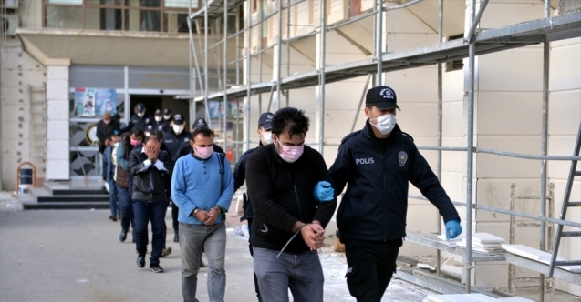 Mersin&#039;deki fuhuş operasyonu kapsamında 18 kişi tutuklandı