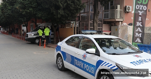 Mersin&#039;de polisleri taşıyan midibüs devrildi: 1 şehit, 4 yaralı