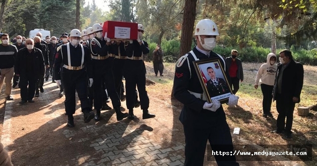 Silahının kazara ateş almasıyla hayatını kaybeden uzman çavuşun cenazesi defnedildi