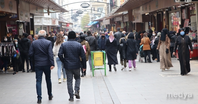 Gaziantep&#039;te salgına rağmen vatandaşın oluşturduğu yoğunluk dikkat çekiyor