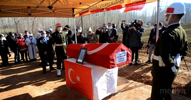 Hakkari De Cig Dusmesi Sonucu Sehit Olan Asker Son Yolculuguna Ugurlandi Medya Gazete