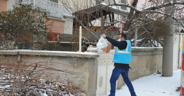 Akşehir Belediyesi’nden sıcak yemek desteği