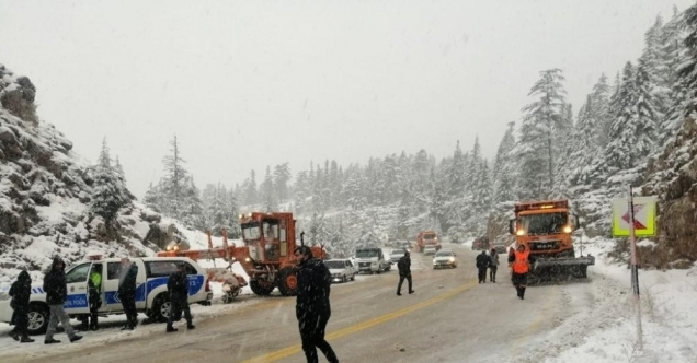 Antalya-Konya karayolunda trafik kazası: 2 ölü, 5 yaralı