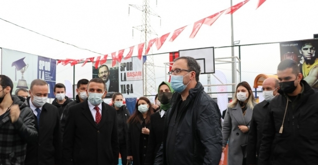 Bakan Kasapoğlu, çocuklarla voleybol oynadı