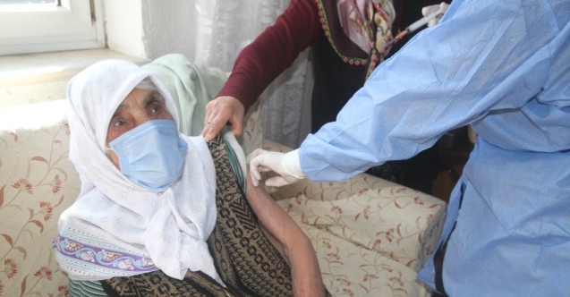 Beyşehir’de 85 yaş üstü kişilere korona virüs aşısı yapılmaya başlandı