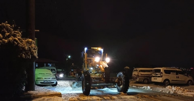 Biga Belediyesi ekiplerinin kar mesaisi