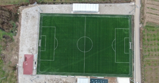 Çilimli futbol sahası tamamlandı