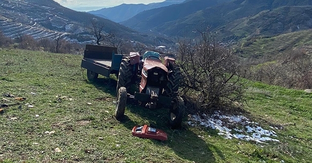 Devrilen traktörün altında çiftçi hayatını kaybetti