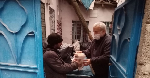 Diyarbakır’da hayırsever vatandaşlardan ihtiyaç sahiplerine gıda yardımı